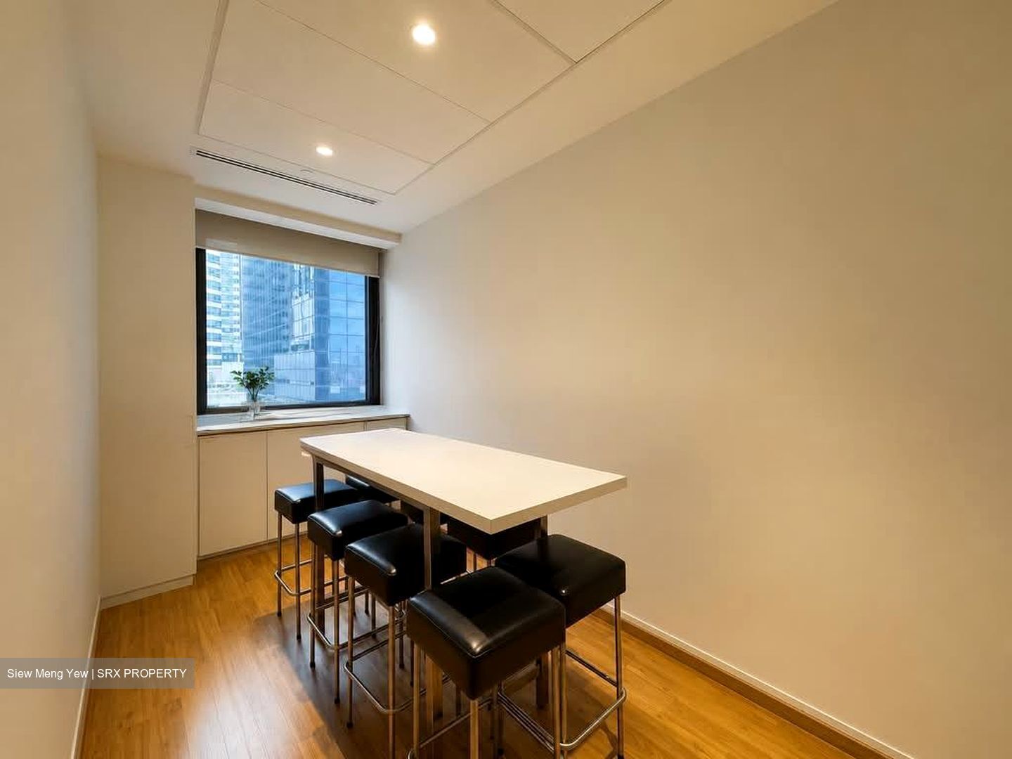 Lippo Centre (D2), Office #573438941